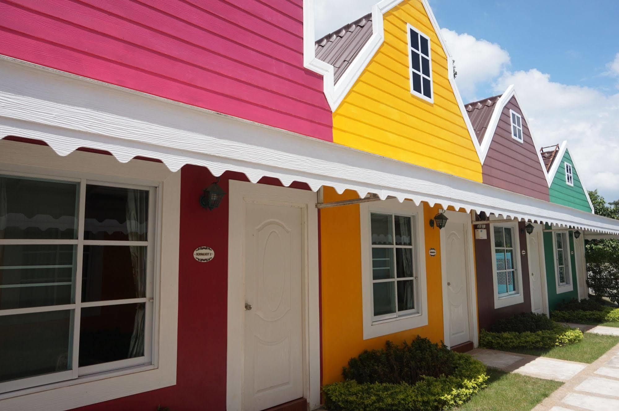 Color Ville Hotel Sha Certified Sakon Nakhon Exterior foto